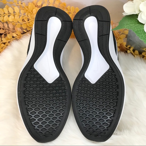 NEW Nike Women’s DualTone Racer - Black/White - Picture 7 of 8